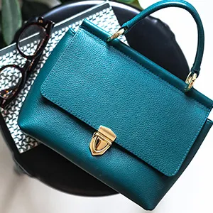 حقائب اليد والمحافظ